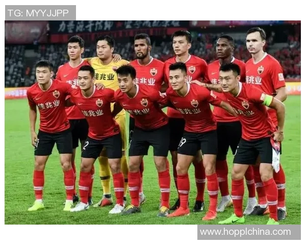 成都足球队实力引发热议球迷对球队表现的看法与争论